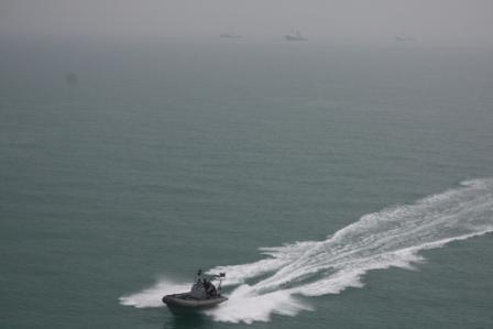 ABOT_americanboatcomingfromships_compressed An American speed patrol boat heading from the warships to the al-Basra Oil Terminal. (BEN LANDO/Iraq Oil Report)