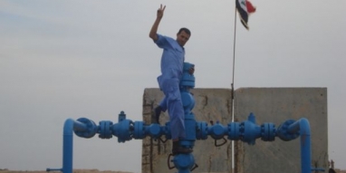 A worker of Iraq's Missan Oil Company at the Fakka oil field well number 13 on Dec. 25, 2009. On Dec. 18, Iranian forces briefly took over oil well number 4, causing a minor row between Baghdad and Tehran. (STAFF/Iraq Oil Report)
